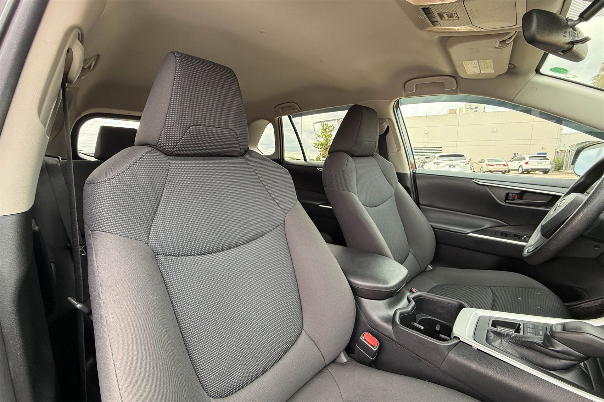 Used 2022 Toyota RAV4 LE image 14