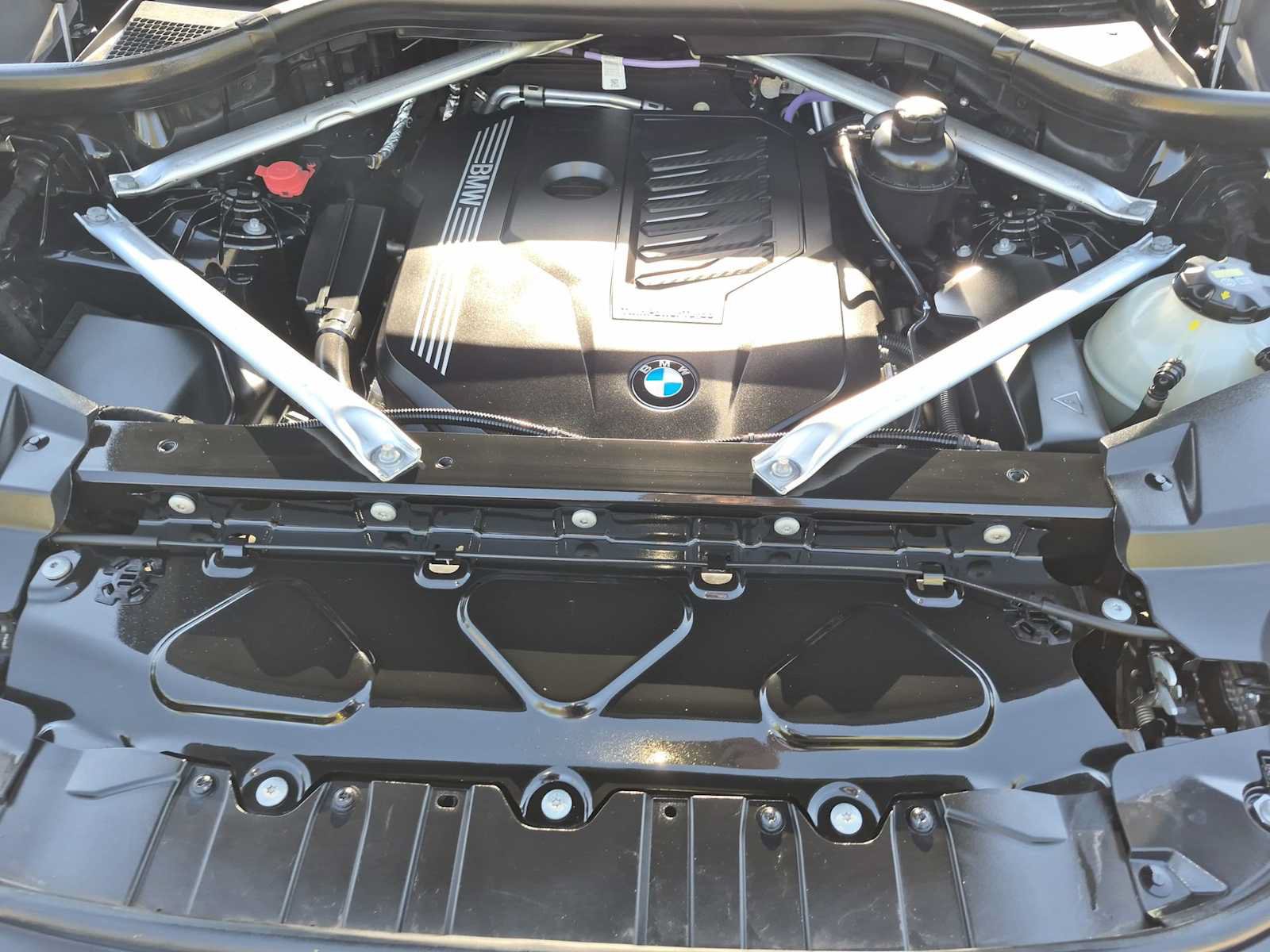 Used 2022 BMW X6 xDrive40i w/ M Sport Package AWD/4WD image 14