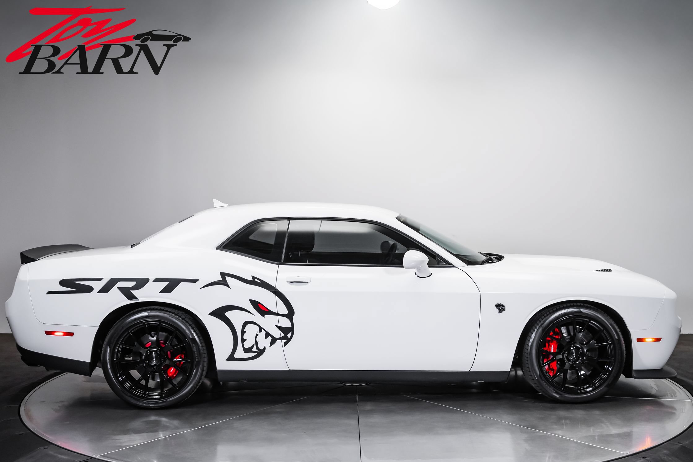 Used 2015 Dodge Challenger SRT Hellcat RWD image 6