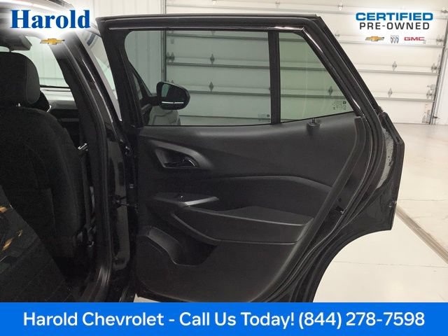 Used 2025 Chevrolet Trax RS FWD image 11