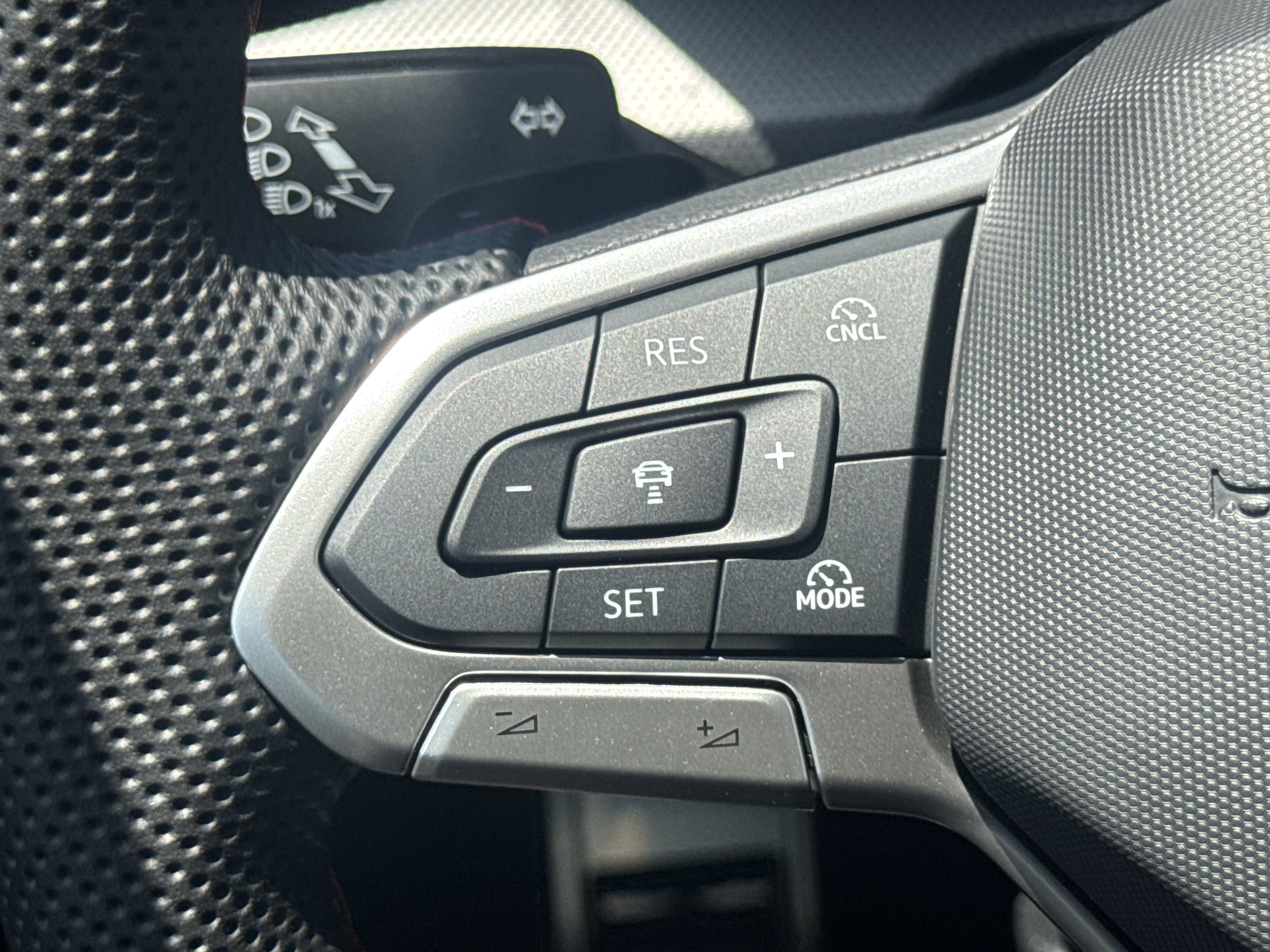 New 2026 Volkswagen Golf SE FWD image 19