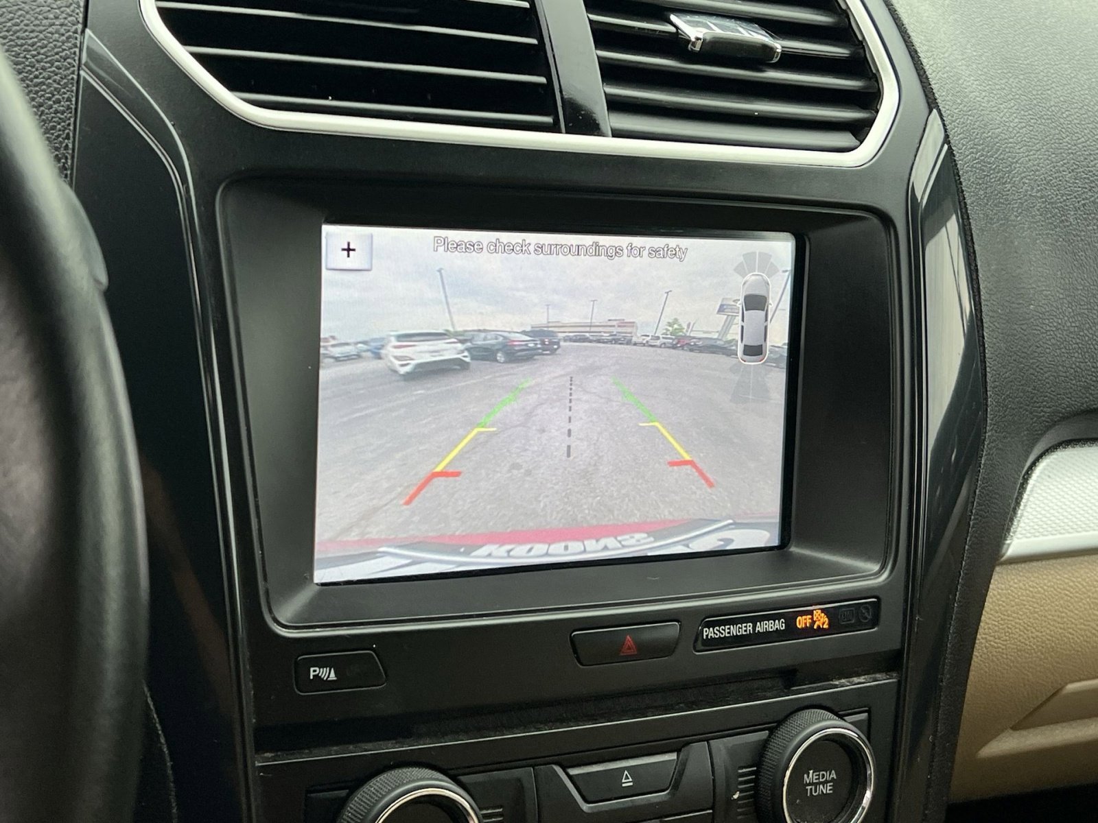 Used 2017 Ford Explorer XLT w/ Equipment Group 202A AWD/4WD image 27