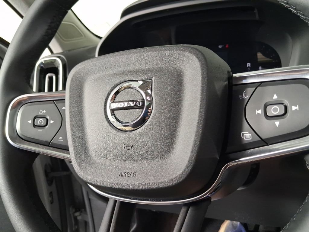 Certified 2024 Volvo XC40 B5 Ultimate w/ Protection Package Premier AWD/4WD image 32