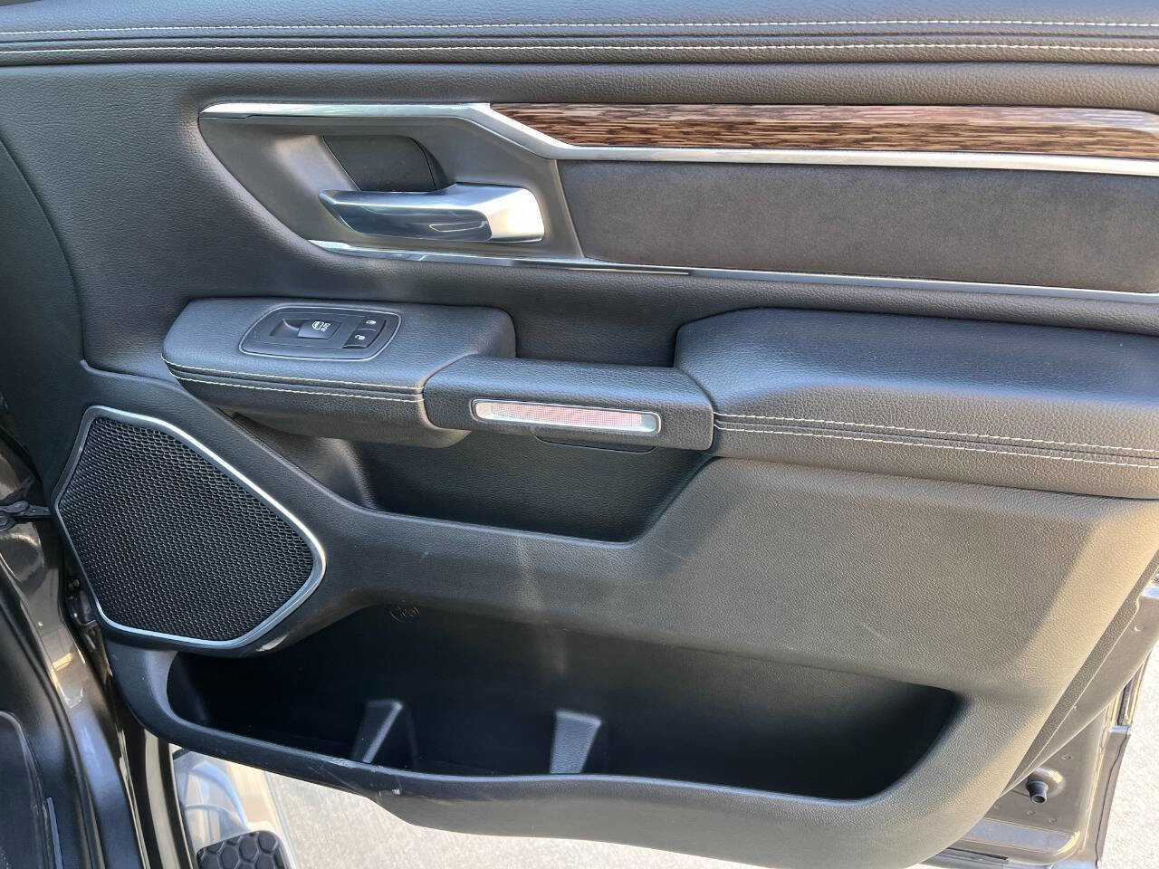 Used 2019 RAM 1500 Laramie image 24