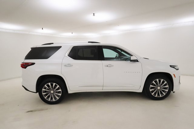 Used 2022 Chevrolet Traverse Premier image 2