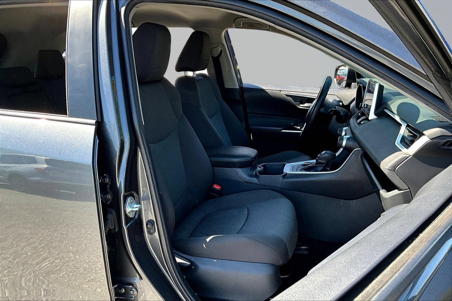 Used 2023 Toyota RAV4 XLE AWD/4WD image 31