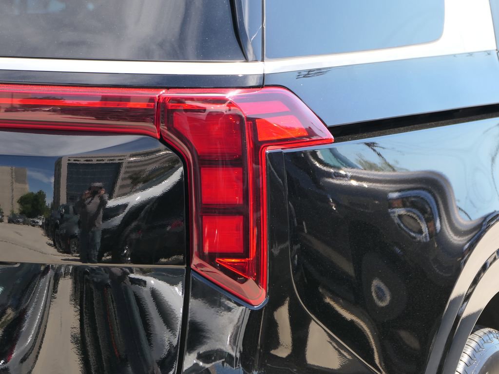 Used 2025 Kia Carnival image 4