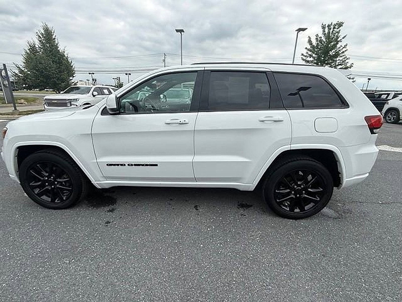 Used 2021 Jeep Grand Cherokee Laredo X AWD/4WD image 8