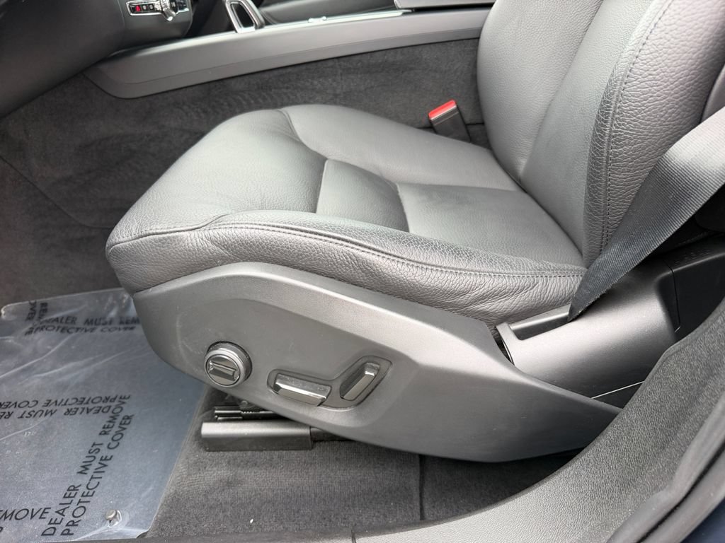 Certified 2024 Volvo XC60 T8 Plus w/ Climate Package AWD/4WD image 17