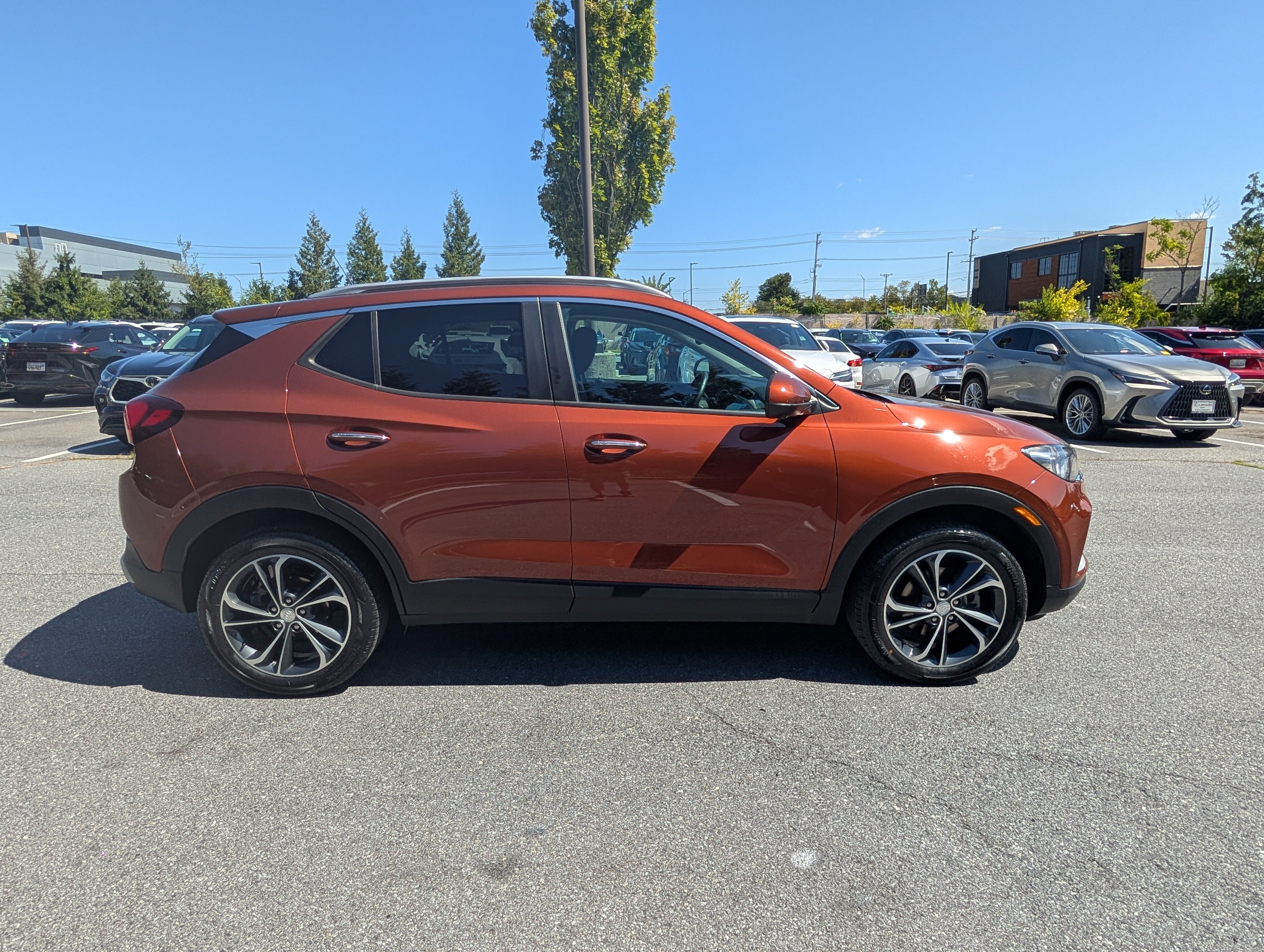 Used 2020 Buick Encore GX Select w/ Advanced Technology Package AWD/4WD image 2