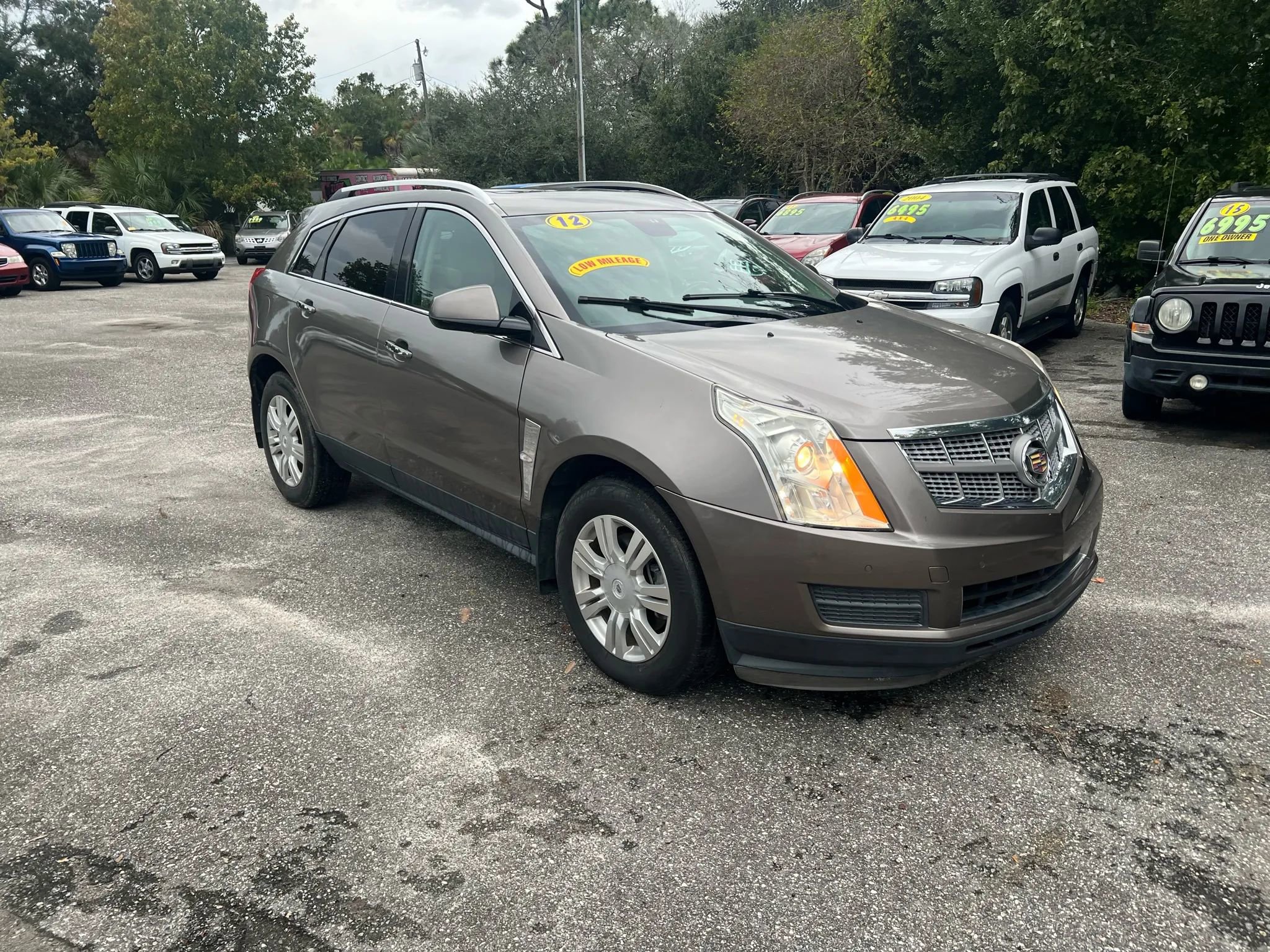 Used 2012 Cadillac SRX Luxury FWD image 2