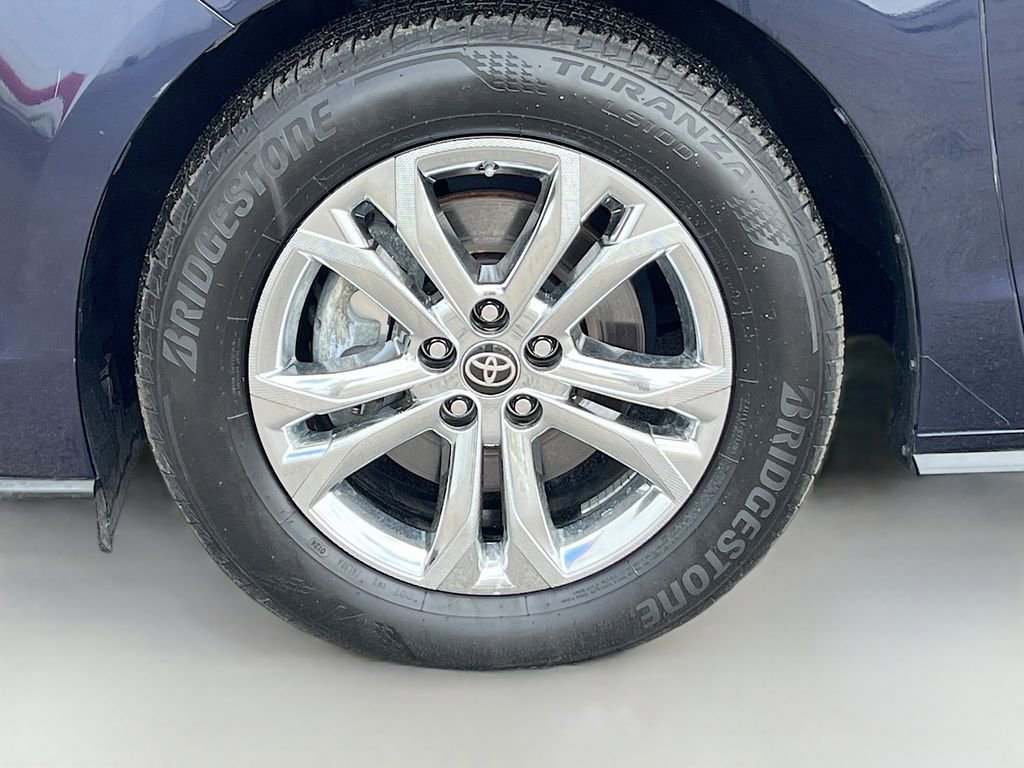 Used 2024 Toyota Sienna Platinum AWD/4WD image 35