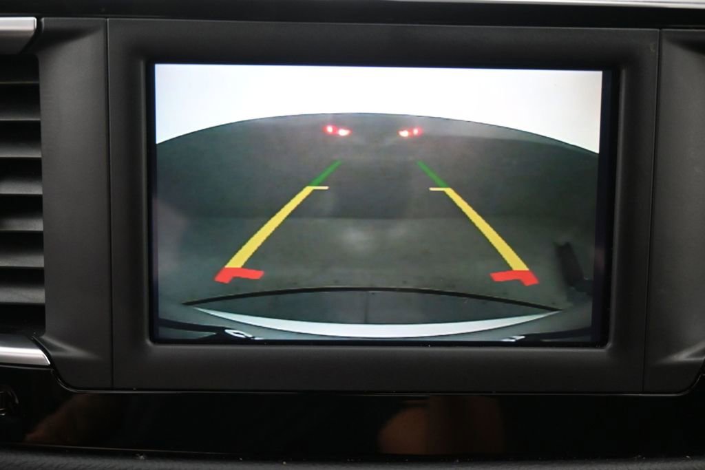 Used 2022 Chrysler Voyager LX FWD image 10