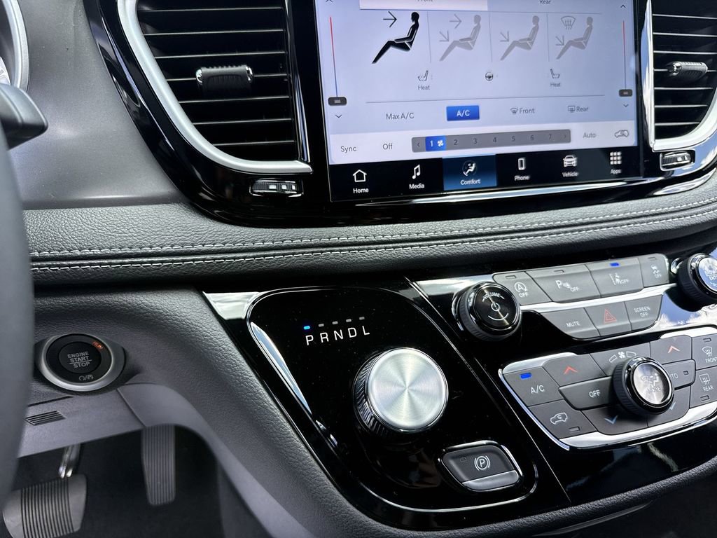 New 2026 Chrysler Pacifica Select image 18
