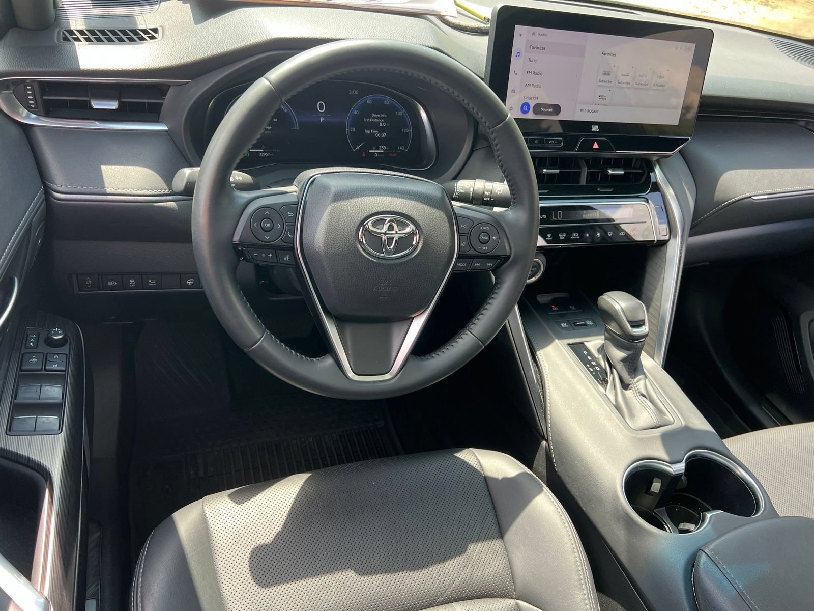 Used 2024 Toyota Venza Limited AWD/4WD image 40