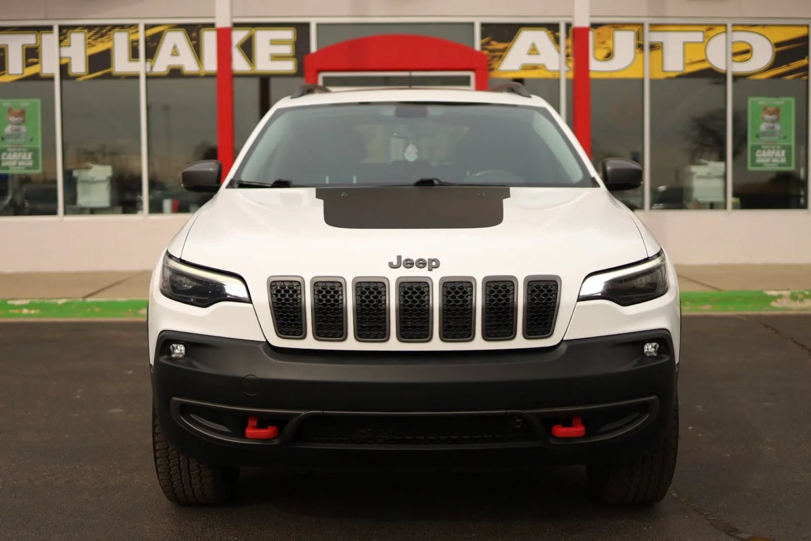 Used 2019 Jeep Cherokee Trailhawk AWD/4WD image 2