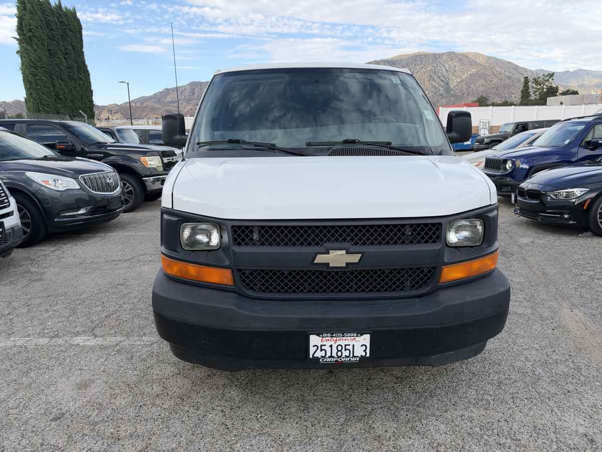 Used 2017 Chevrolet Express 2500 RWD image 2