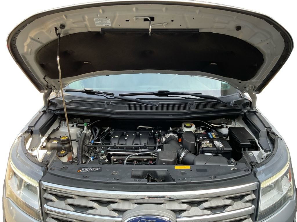 Used 2018 Ford Explorer XLT image 14