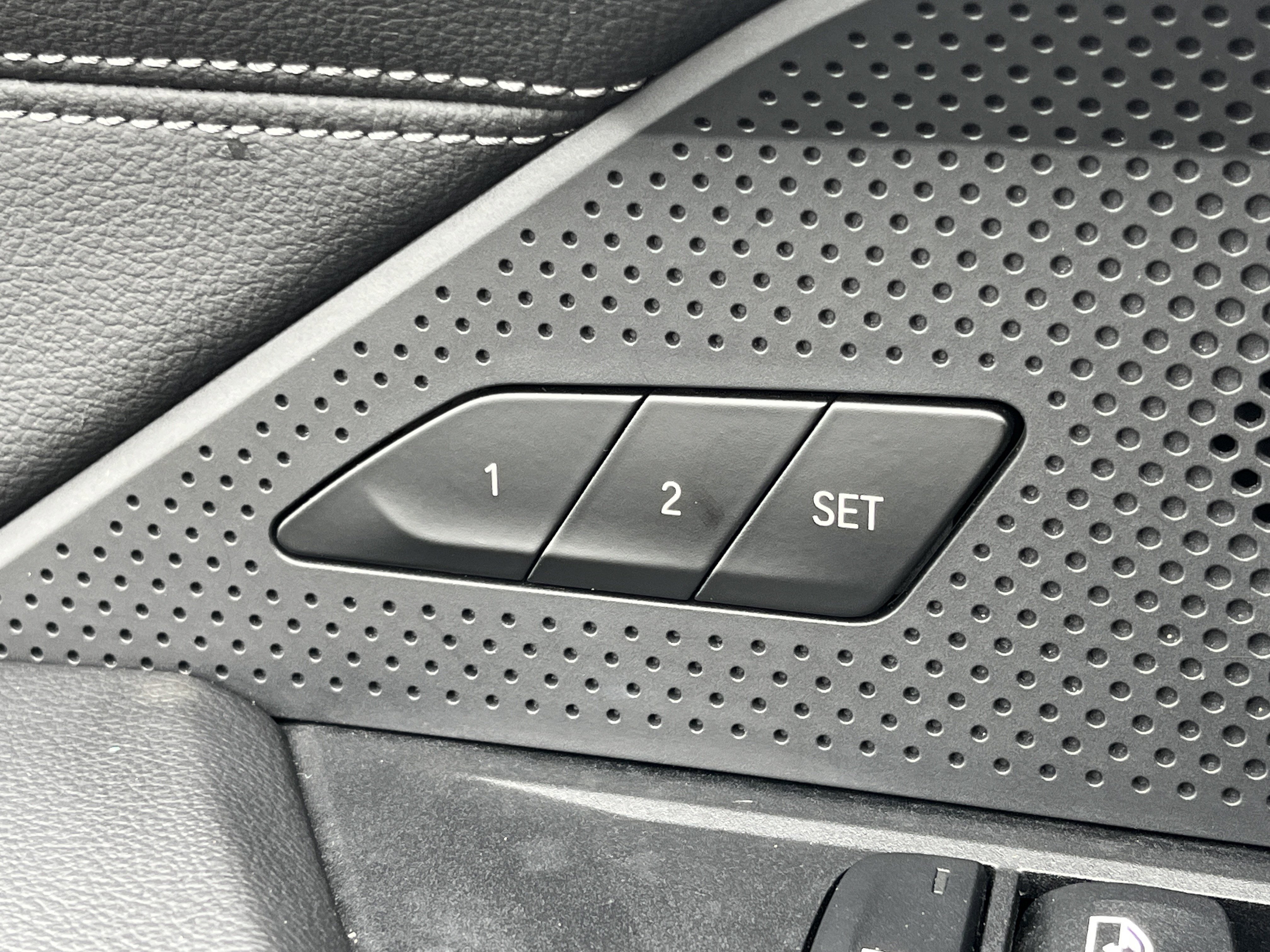 Used 2025 BMW i4 xDrive40i image 17