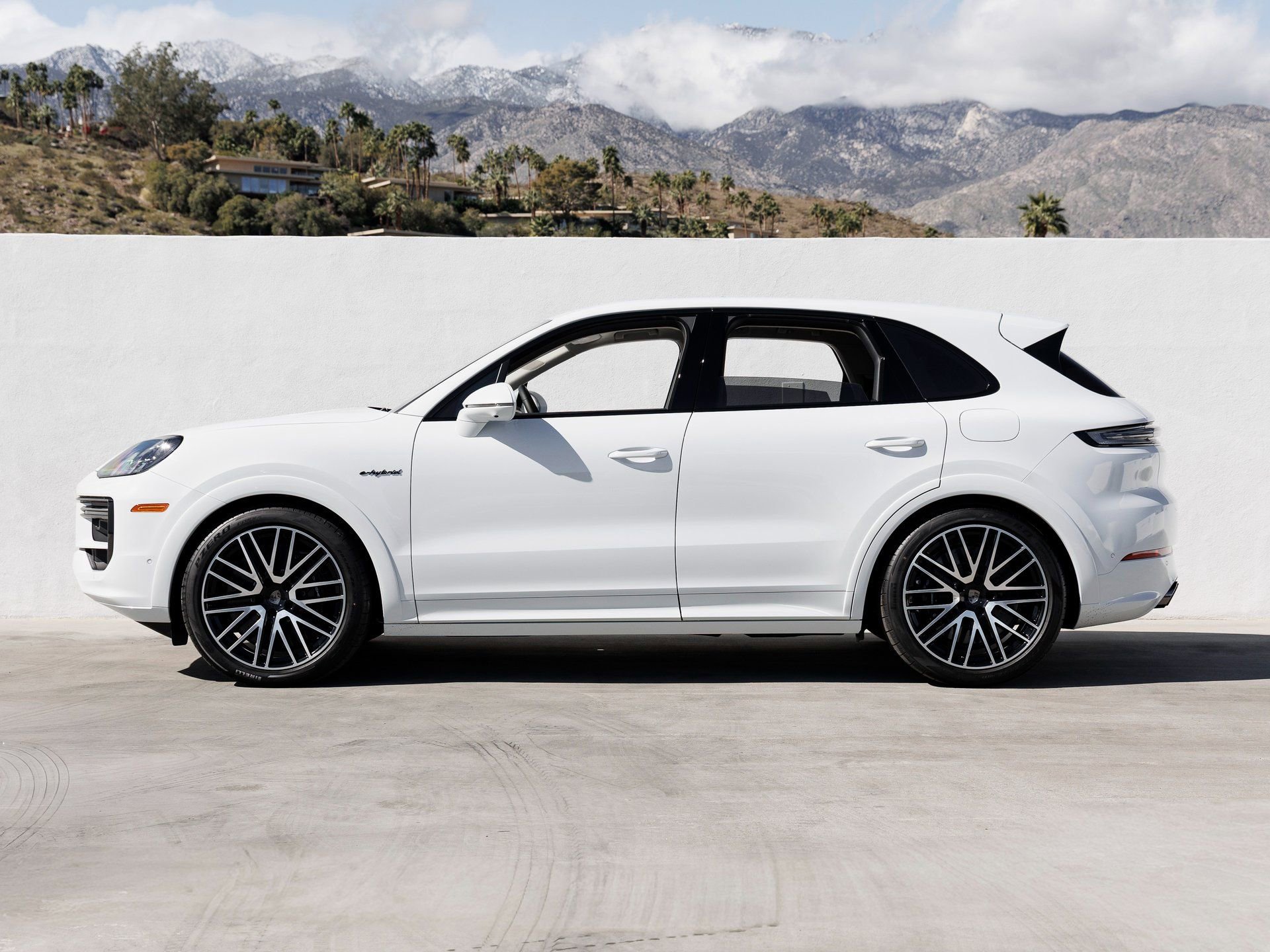 New 2026 Porsche Cayenne Turbo image 2