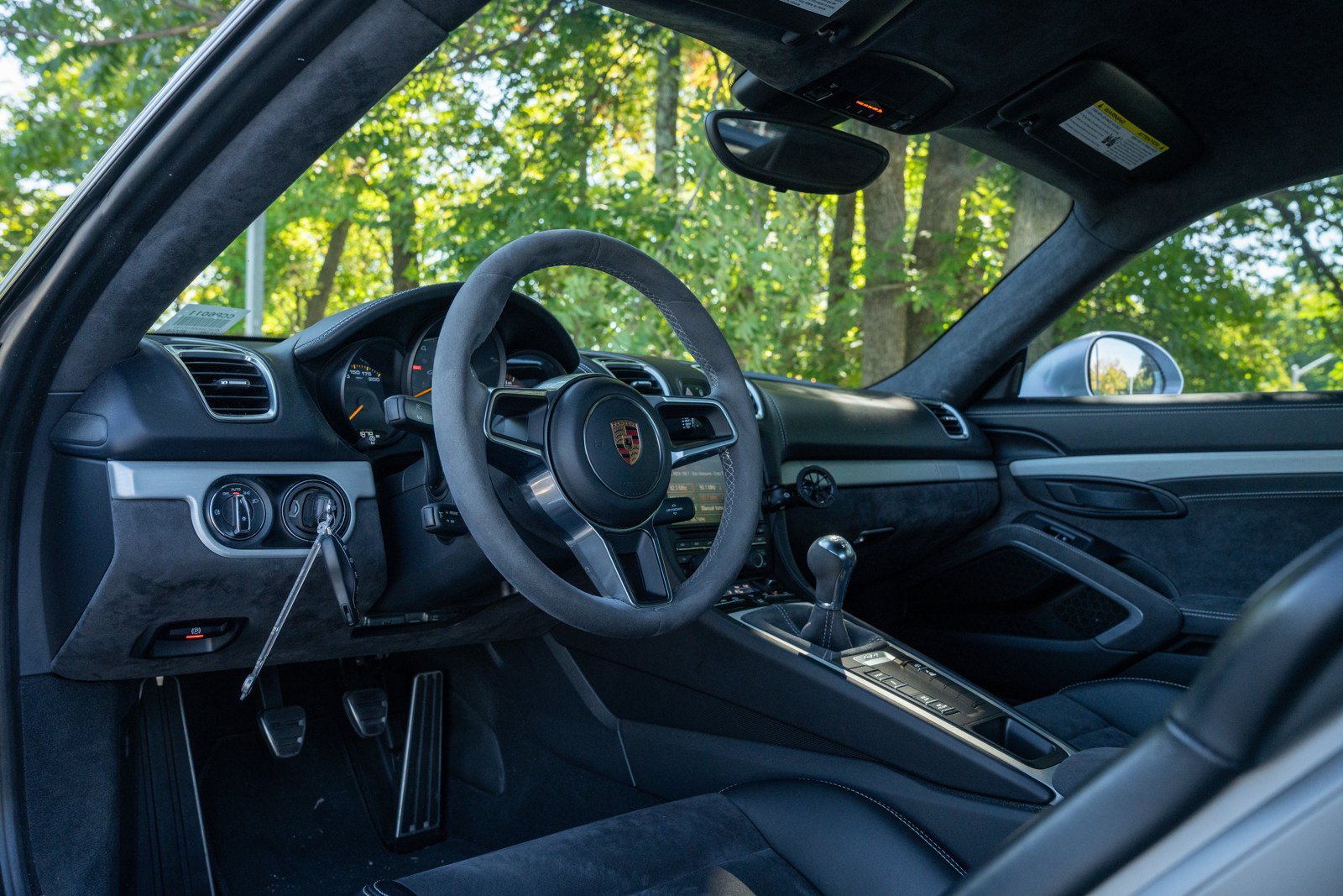 Certified 2016 Porsche Cayman GT4 RWD image 4