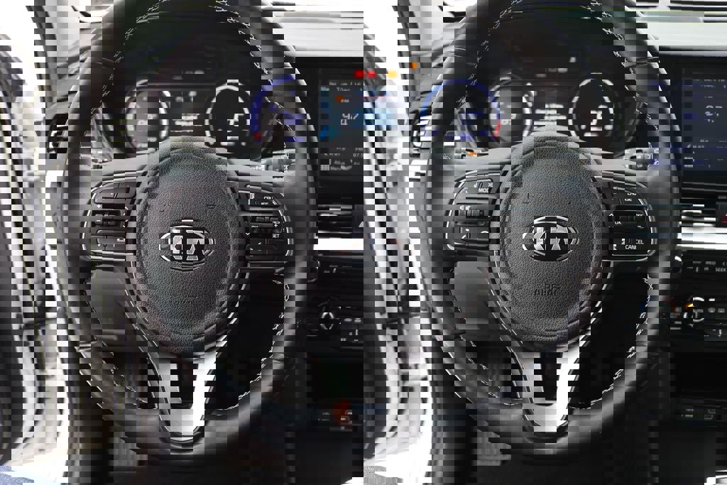 Used 2021 Kia Niro EX w/ Cold Weather Package image 17