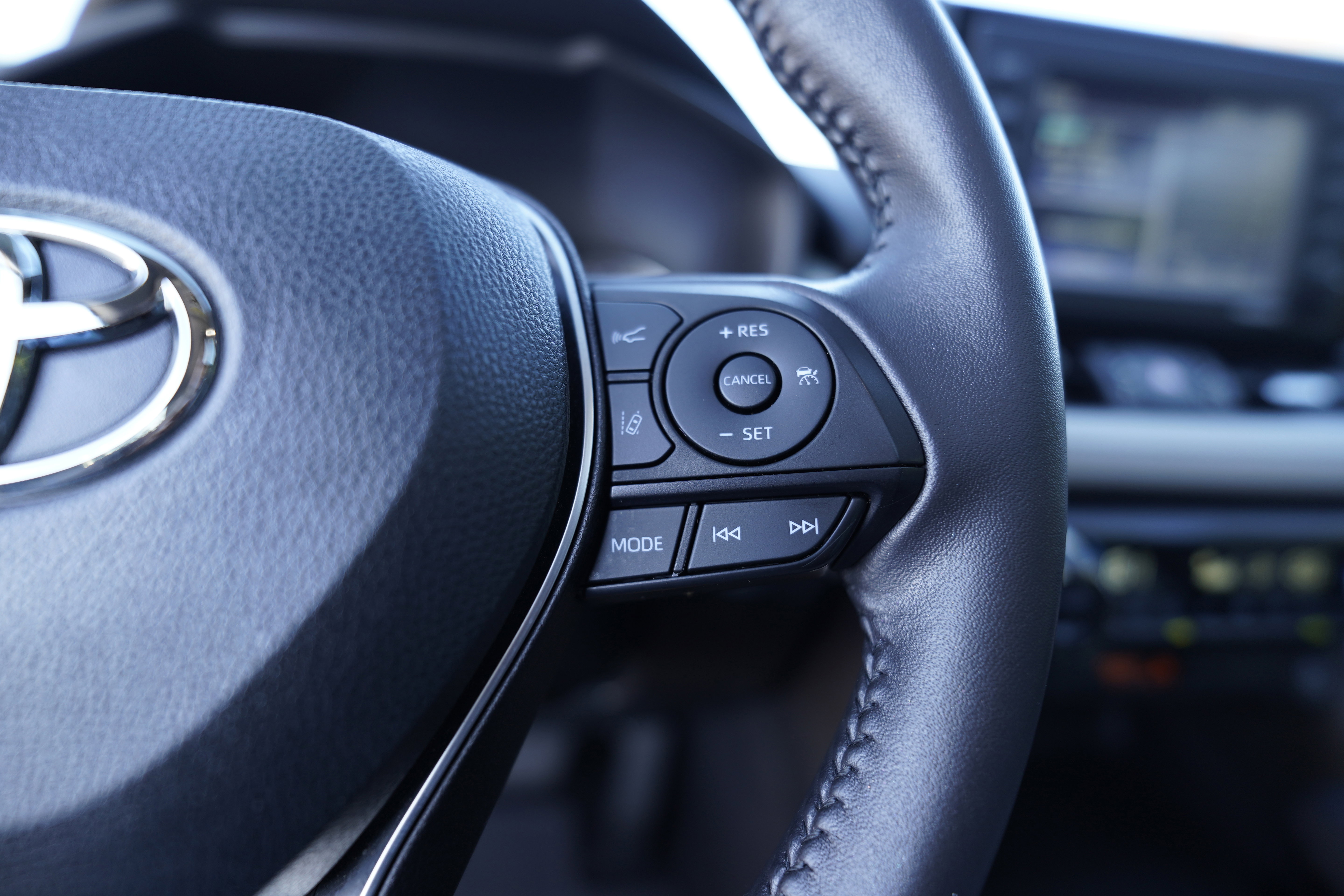 Used 2022 Toyota RAV4 XLE Premium image 21