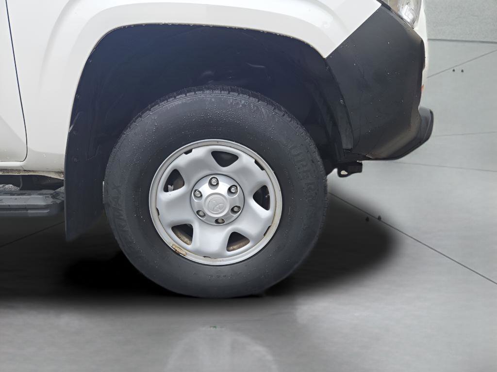 Used 2017 Toyota Tacoma SR image 2