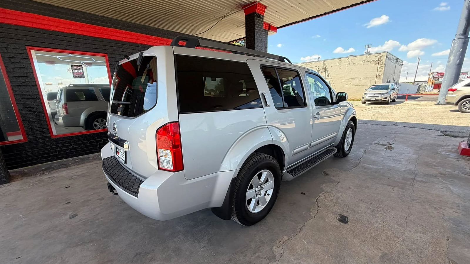 Used 2011 Nissan Pathfinder SV RWD image 8