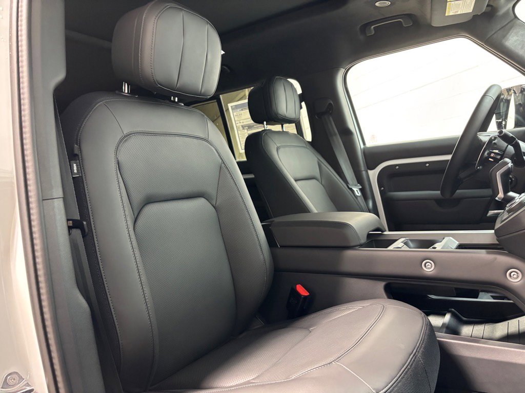 New 2025 Land Rover Defender 110 V8 image 32