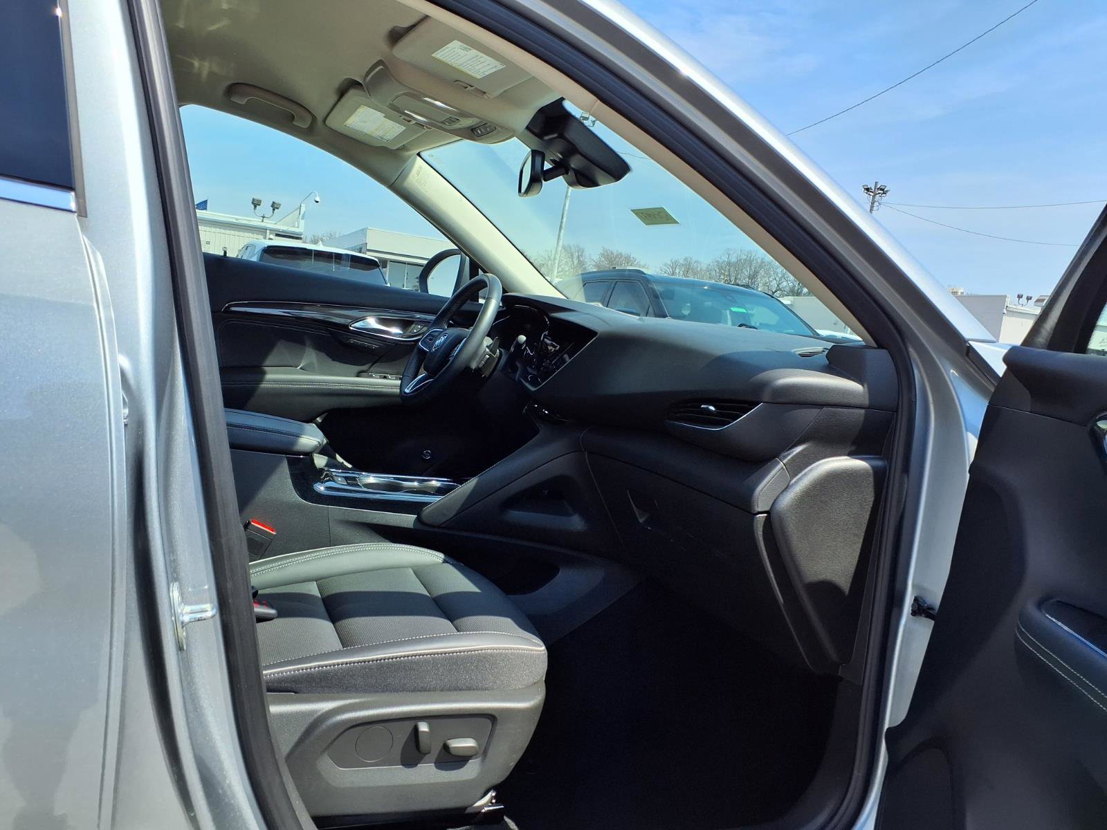 Used 2023 Buick Envision Essence image 28