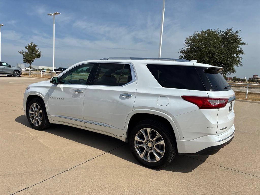 Used 2019 Chevrolet Traverse Premier w/ Driver Confidence II Package FWD image 3