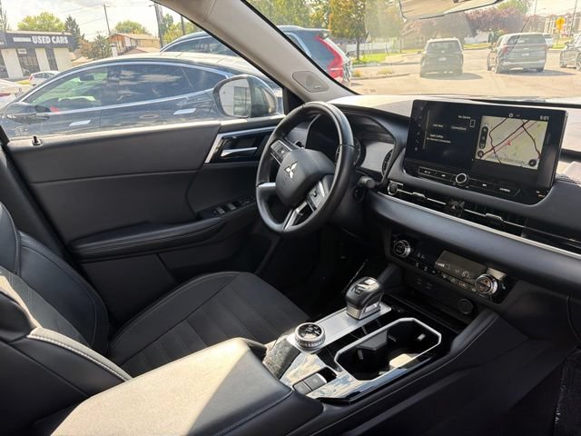 Used 2025 Mitsubishi Outlander SE AWD/4WD image 12