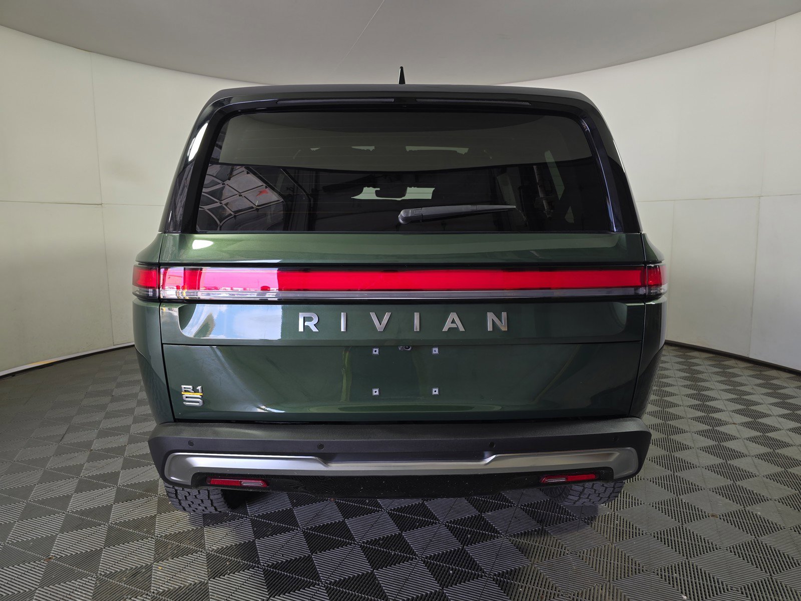 Used 2023 Rivian R1S Adventure image 4