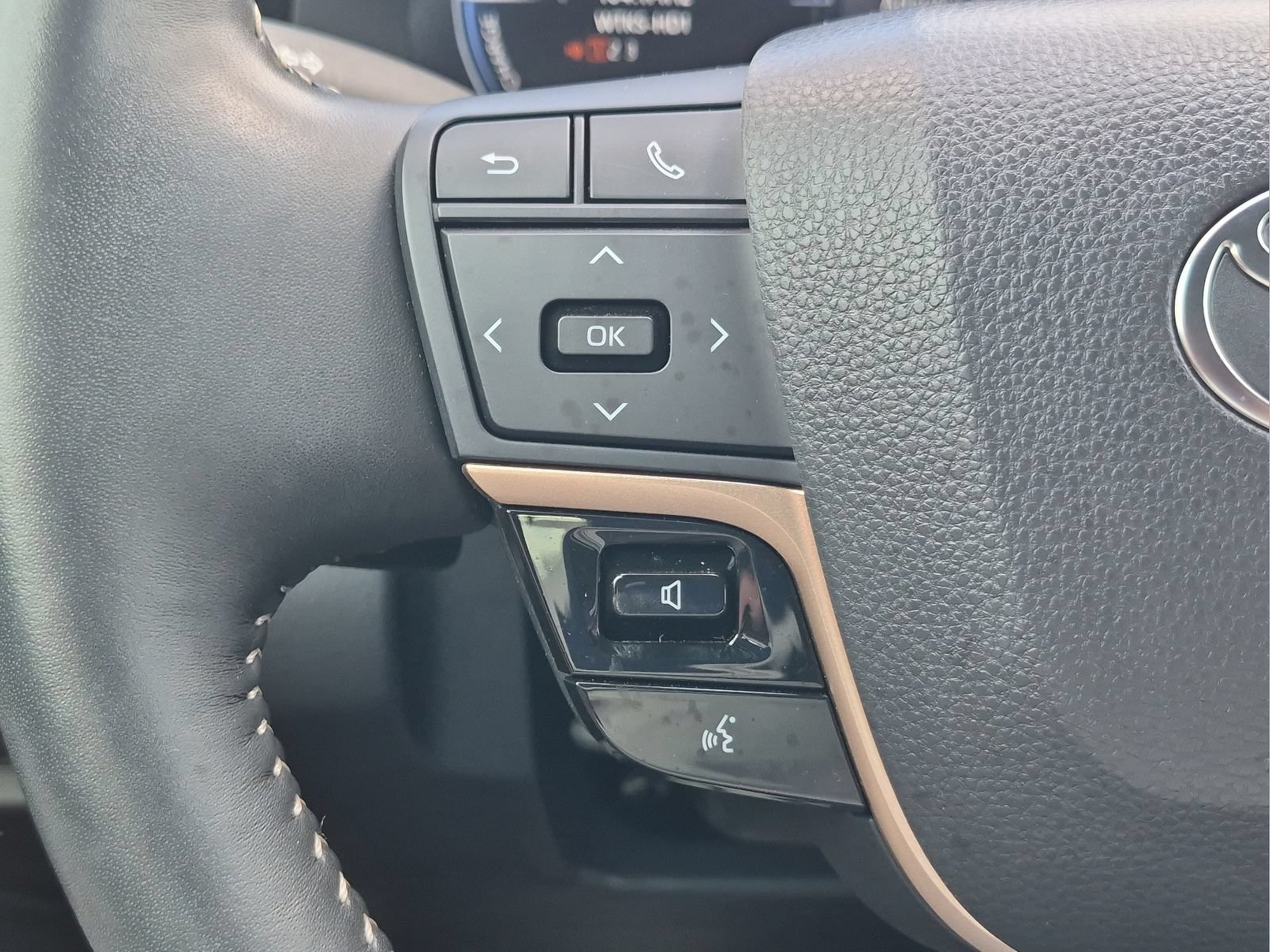 Used 2025 Toyota Crown Signia AWD/4WD image 13