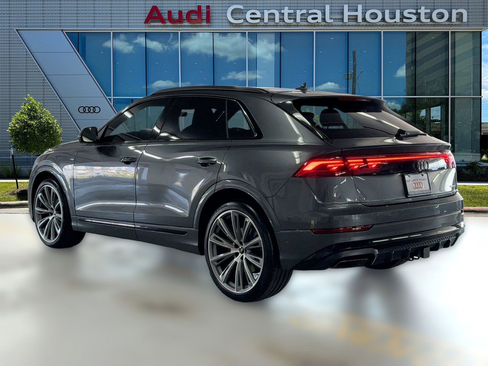 New 2026 Audi Q8 Prestige image 3