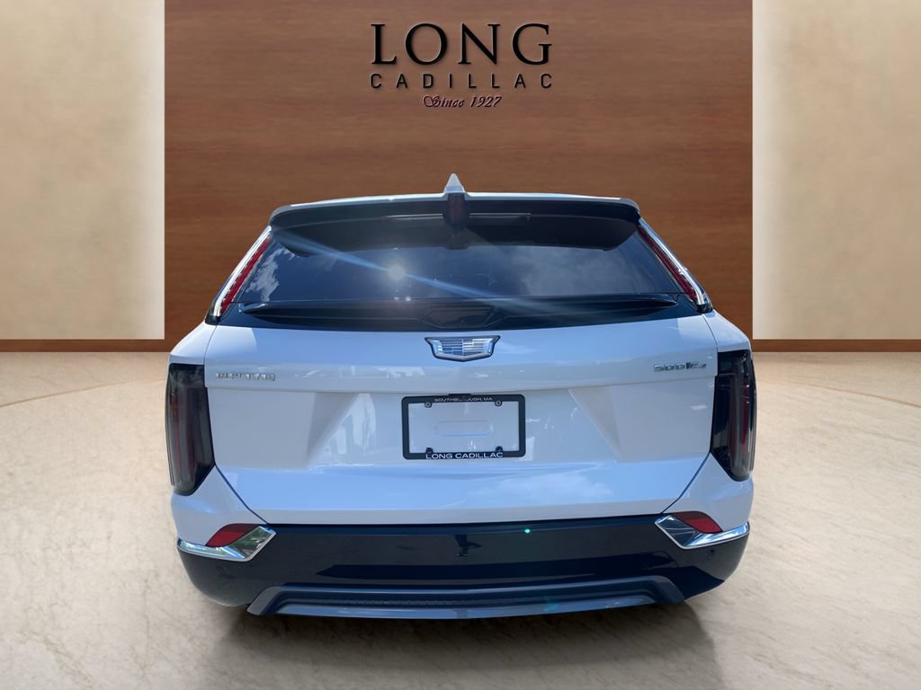 Used 2025 Cadillac Optiq Luxury 2 w/ LPO, Floor Liner Package AWD/4WD image 4