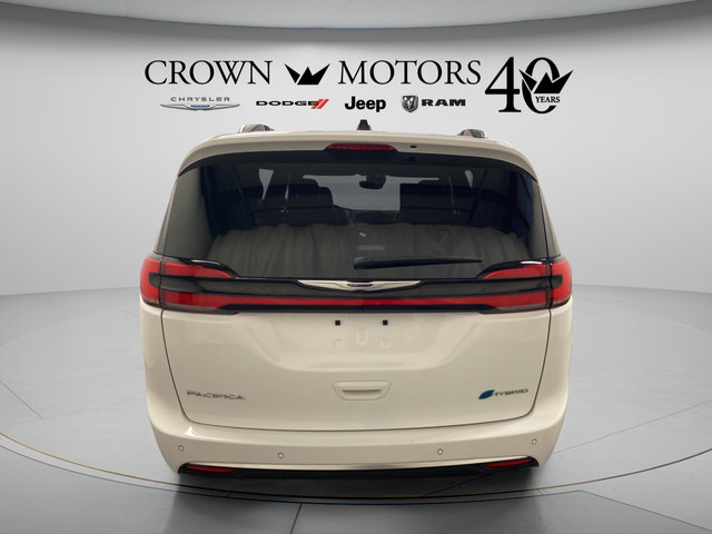 Used 2024 Chrysler Pacifica Pinnacle FWD image 13