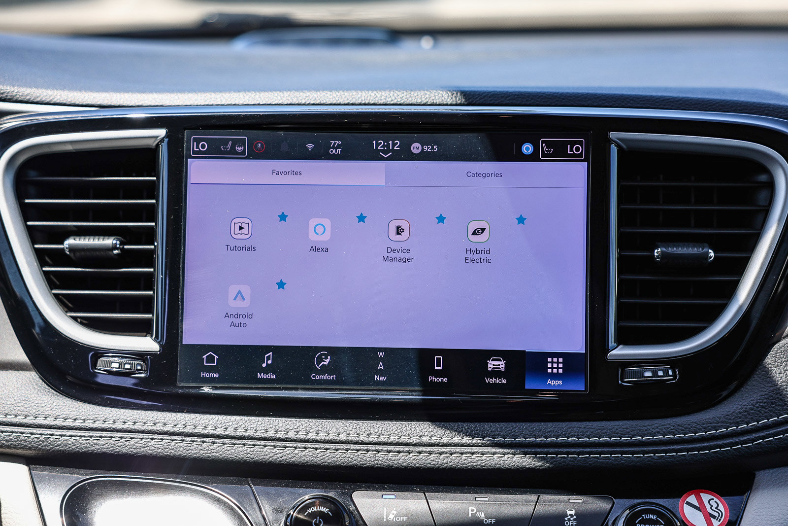 Used 2024 Chrysler Pacifica Select FWD image 4