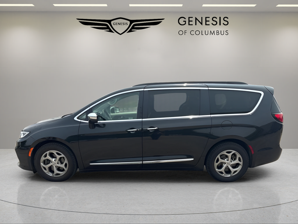 Used 2023 Chrysler Pacifica Limited FWD image 2