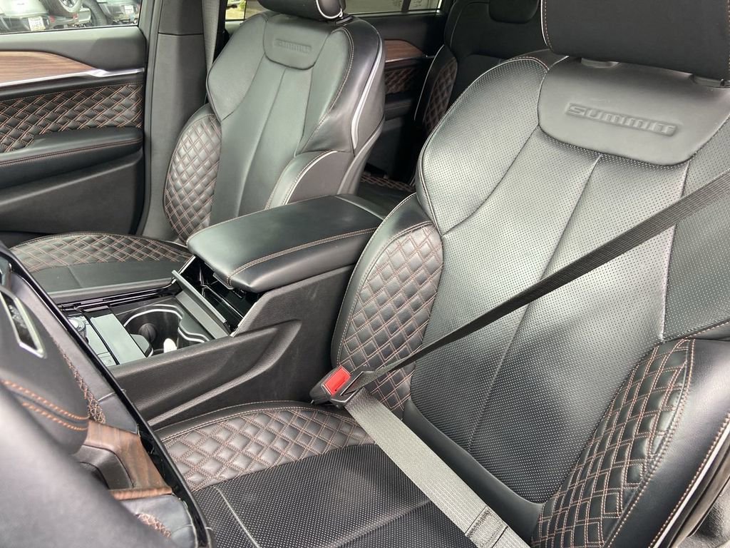 Used 2023 Jeep Grand Cherokee L Summit w/ Advanced Protech Group IV AWD/4WD image 16
