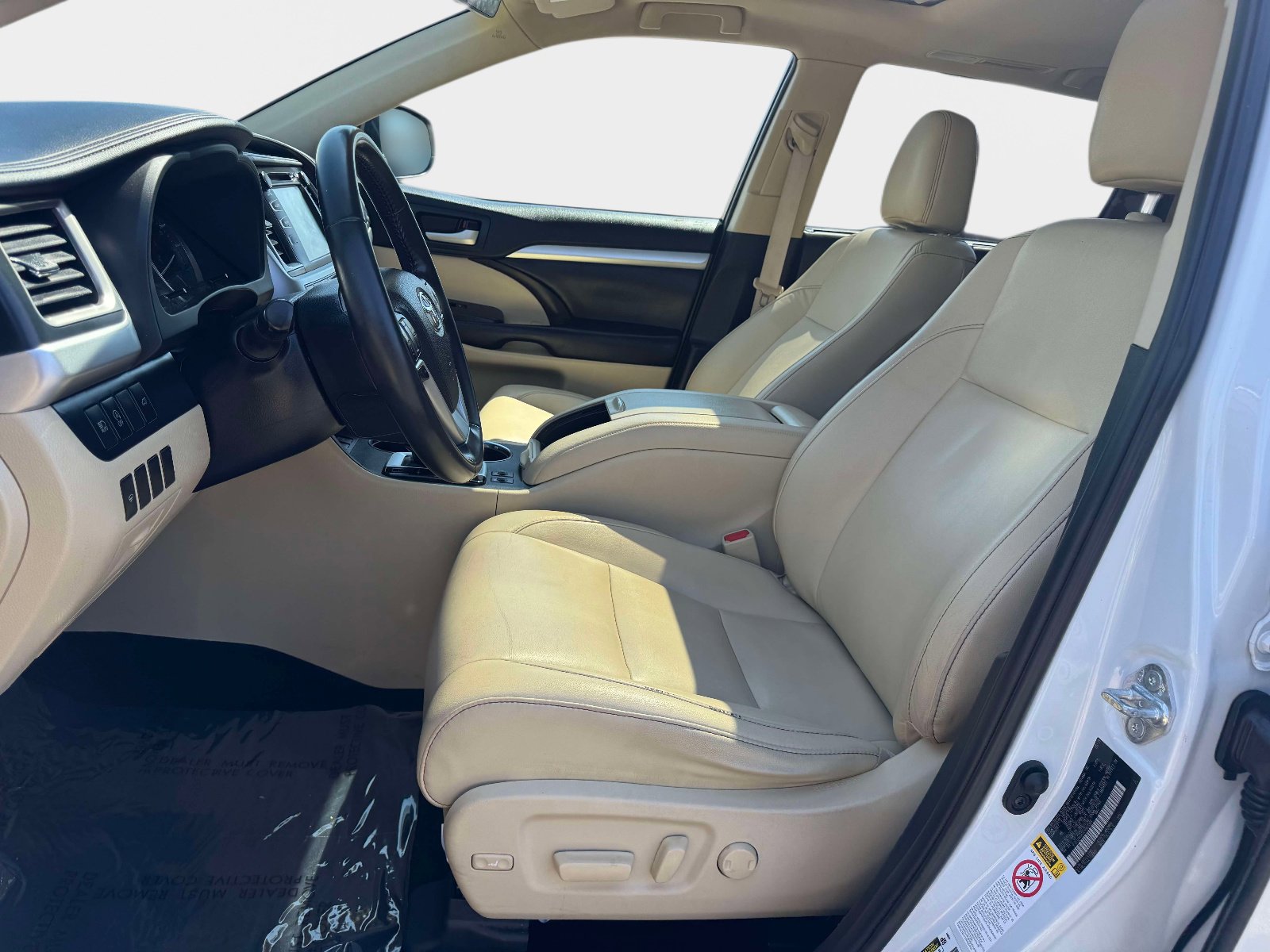 Used 2019 Toyota Highlander XLE image 12