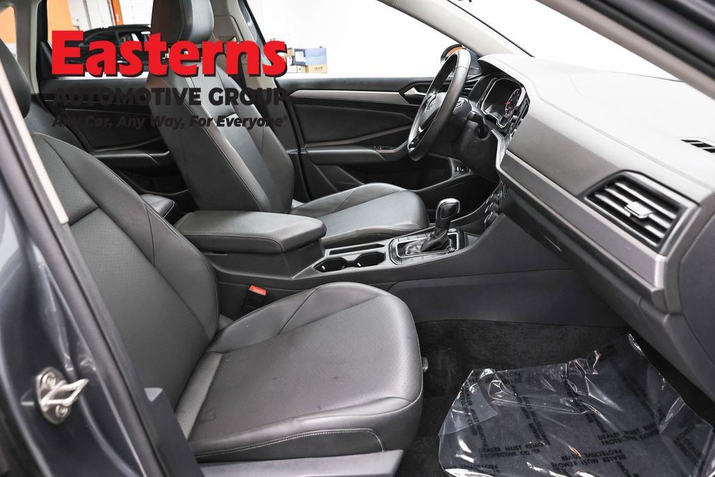 Used 2020 Volkswagen Jetta SE w/ SE Cold Weather Package image 25