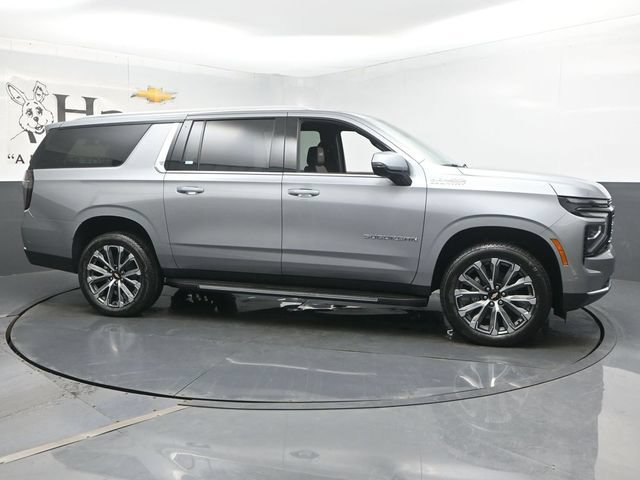 New 2026 Chevrolet Suburban High Country w/ Sun And Tow Package AWD/4WD image 28