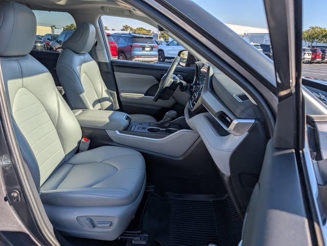 Used 2022 Toyota Highlander XLE image 21