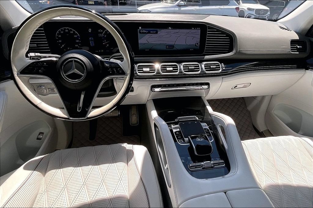 Certified 2025 Mercedes-Benz Maybach GLS 600 4MATIC image 13