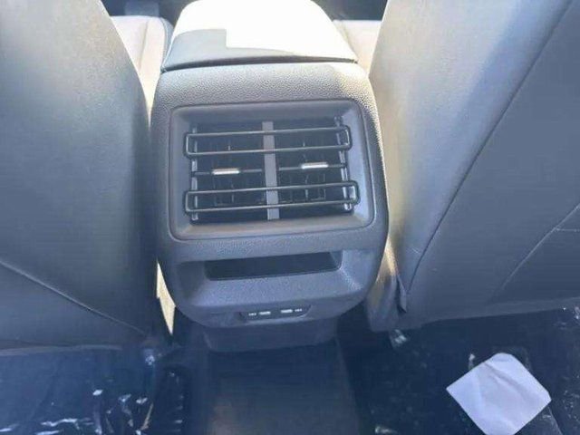 New 2025 Volkswagen Tiguan SE image 8