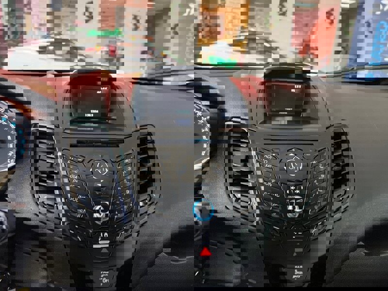 Used 2018 Ford Fiesta SE image 16