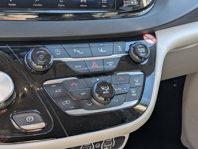 Used 2024 Chrysler Pacifica Touring-L FWD image 23