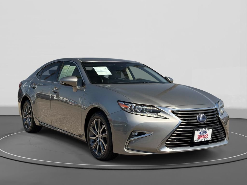 Used 2018 Lexus ES 300h w/ Luxury Package FWD image 4